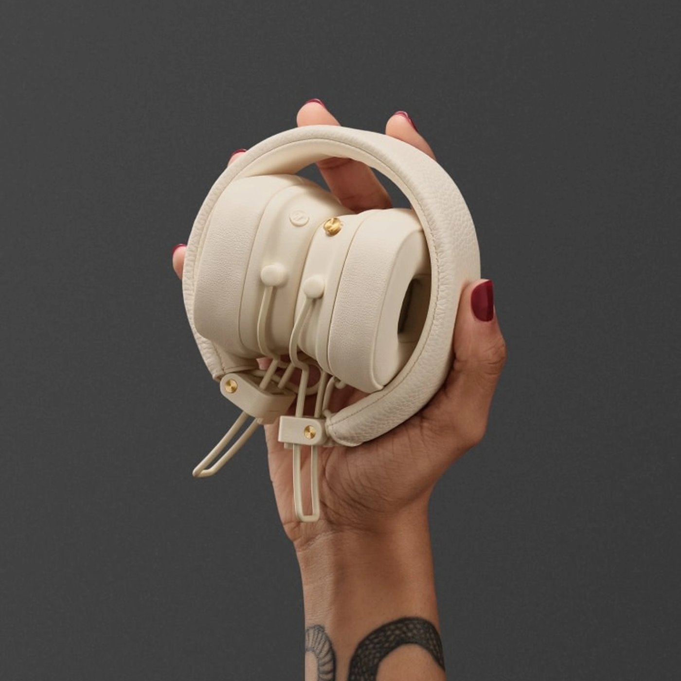 Marshall Major V trådlösa on-ear-hörlurar Cream