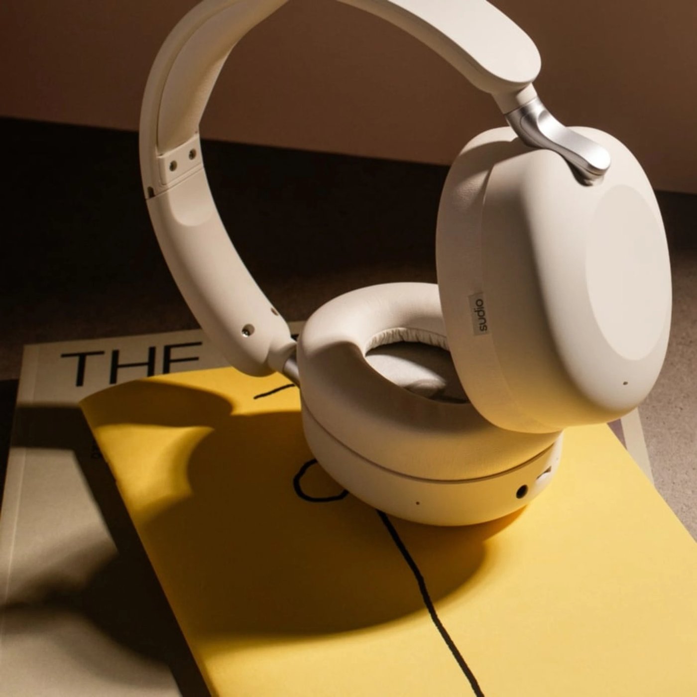 Sudio K2 Pro trådløse over-ear-hodetelefoner med ANC Hvit