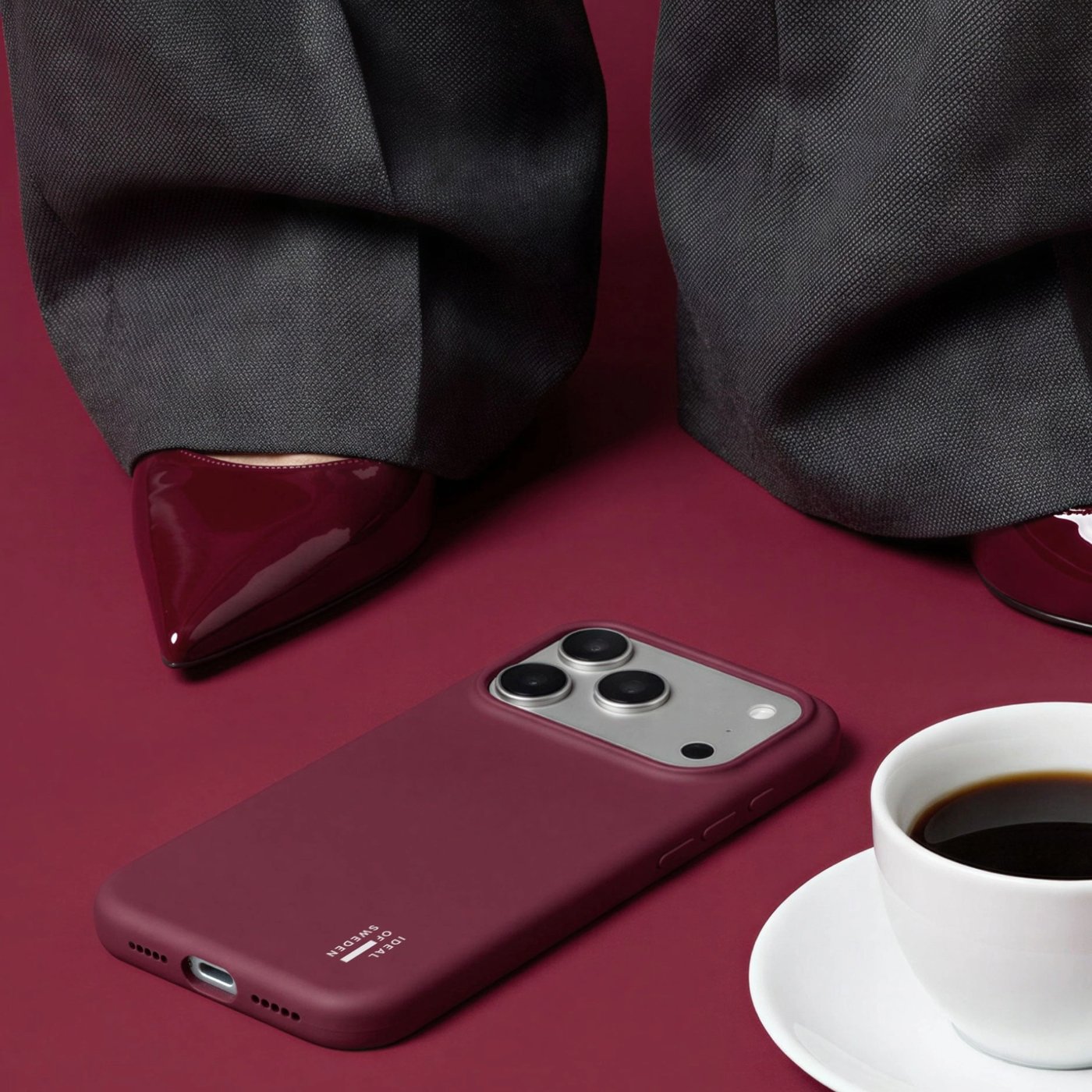 IDEAL OF SWEDEN MagSafe Silicone Case iPhone 17 Fine Wine