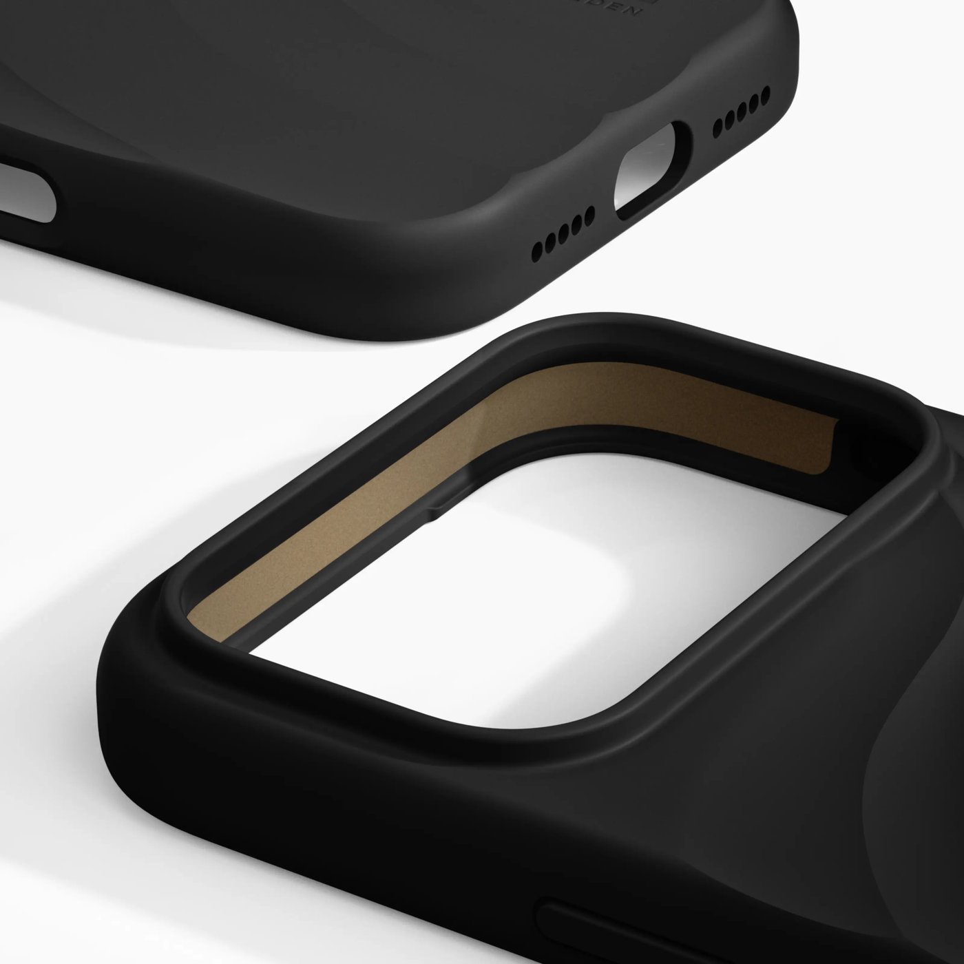 IDEAL OF SWEDEN Soft Swirl silikonskal med MagSafe till iPhone 17/18 Pro Max Velvet Black