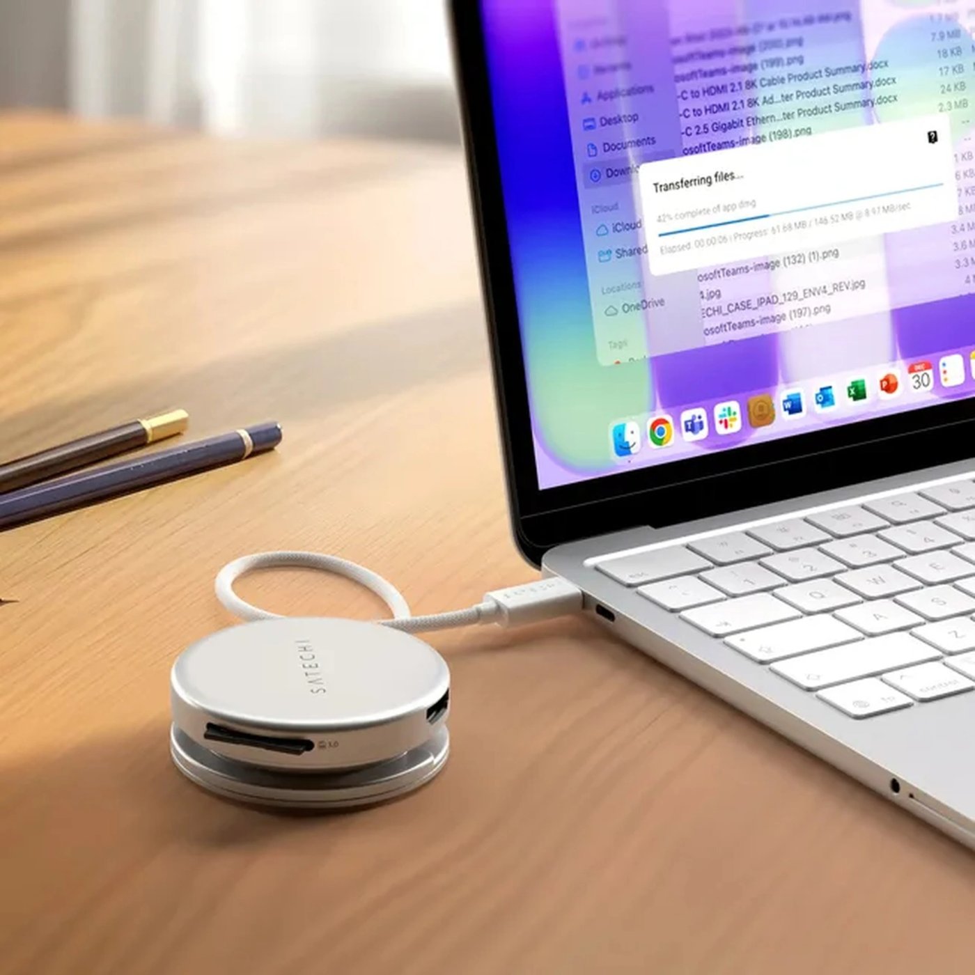 Satechi OntheGo 5-in-1 Multiport Adapter for MacBook Neo Sølv