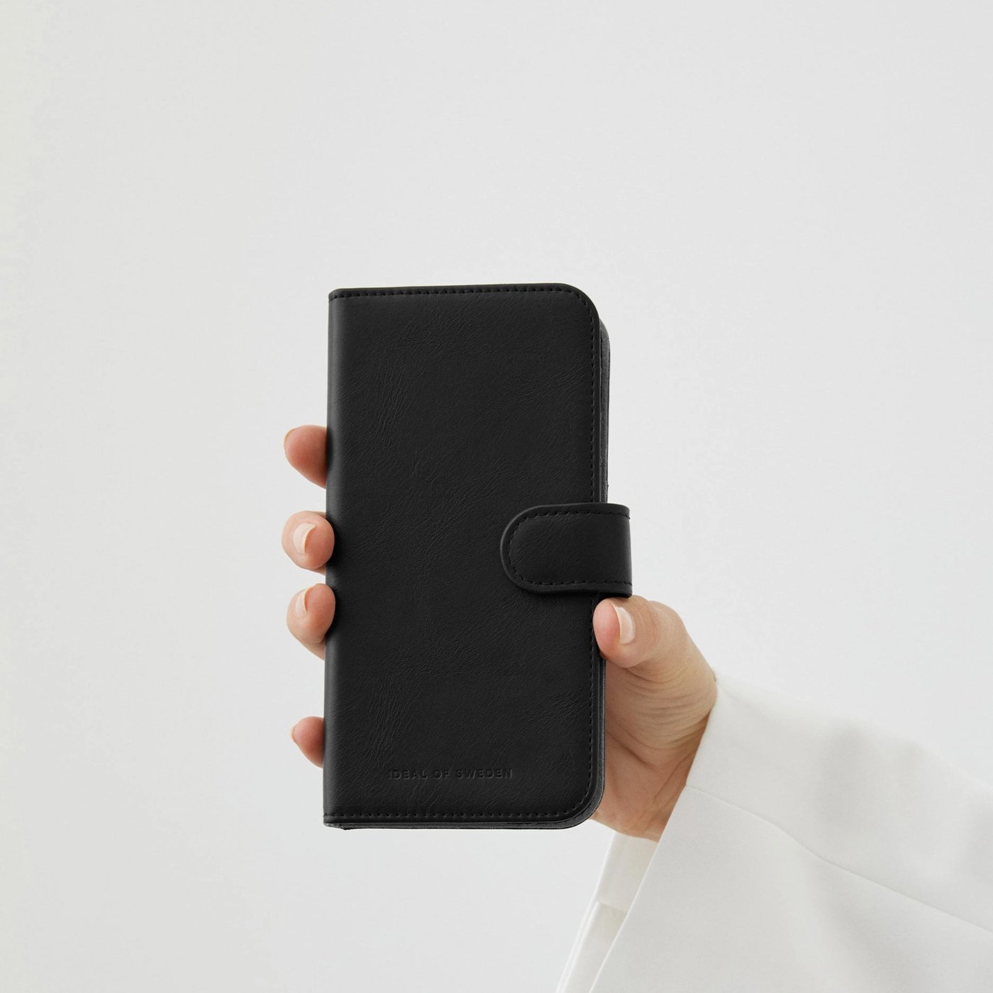 IDEAL OF SWEDEN Magnet Wallet+ MagSafe iPhone 16 Svart