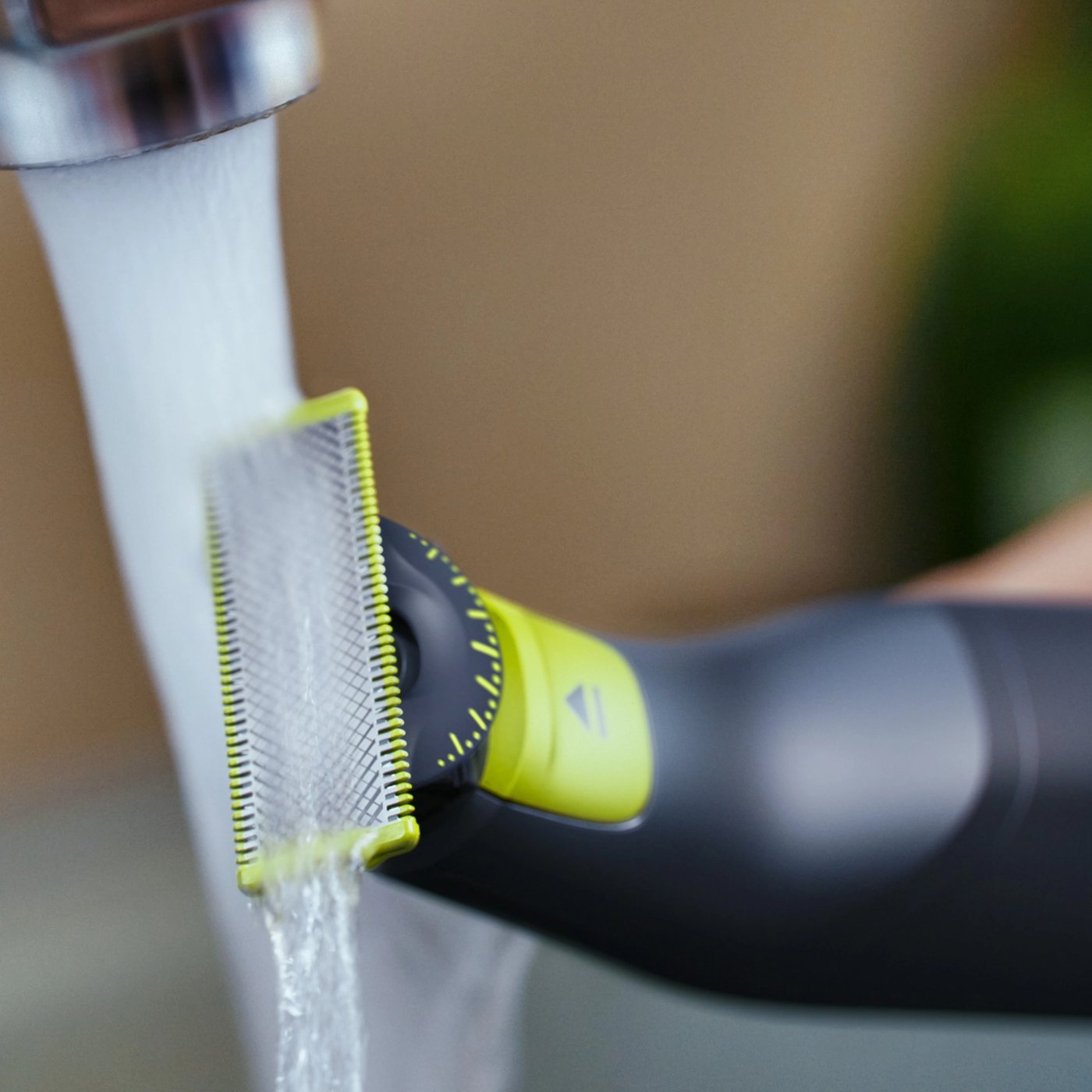 Philips OneBlade Pro 360 skäggtrimmer Ansikte + kropp