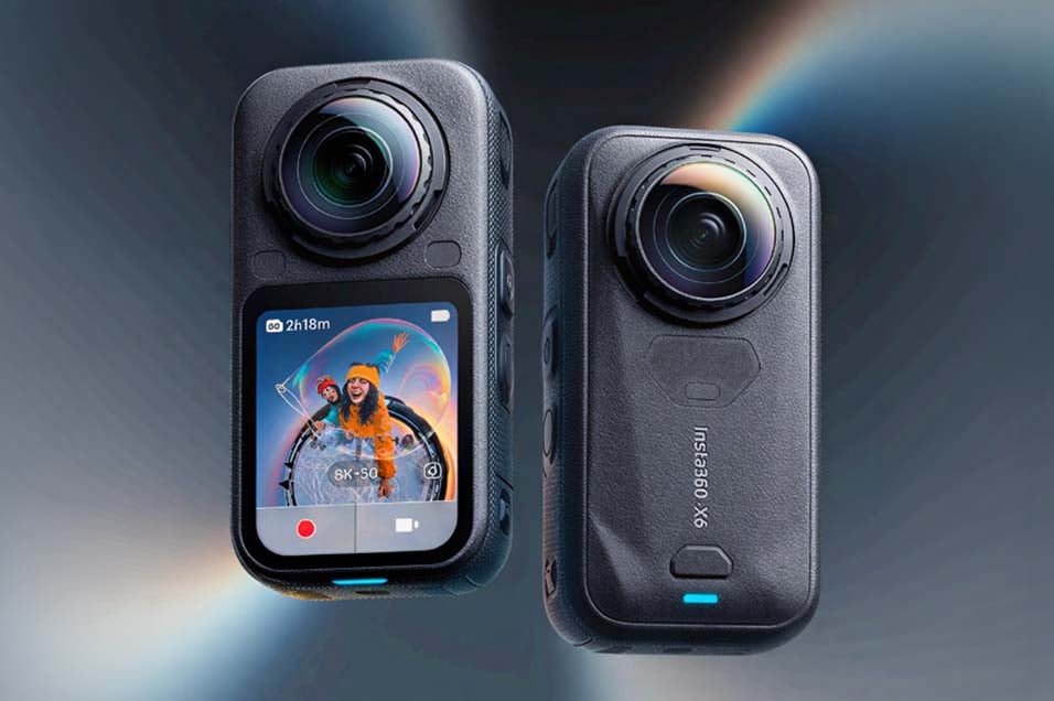 Insta360 X6 360-kamera visad fram- och bakifrån med 8K-display mot grå bakgrund.