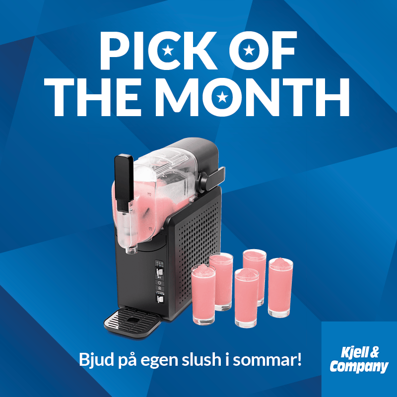 Slushmaskin med rosa dryck och fem glas på blå bakgrund. Text: "Pick of the Month" och "Bjud på egen slush i sommar!". Kjell & Company-logotyp i hörnet.