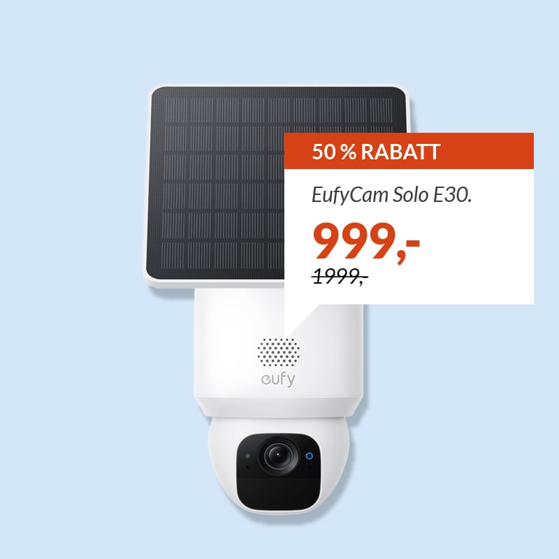 Vit EufyCam Solo E30 med solpanel mot ljusblå bakgrund. Text i bild: "50 % RABATT, EufyCam Solo E30. 999,-, 1999,-".