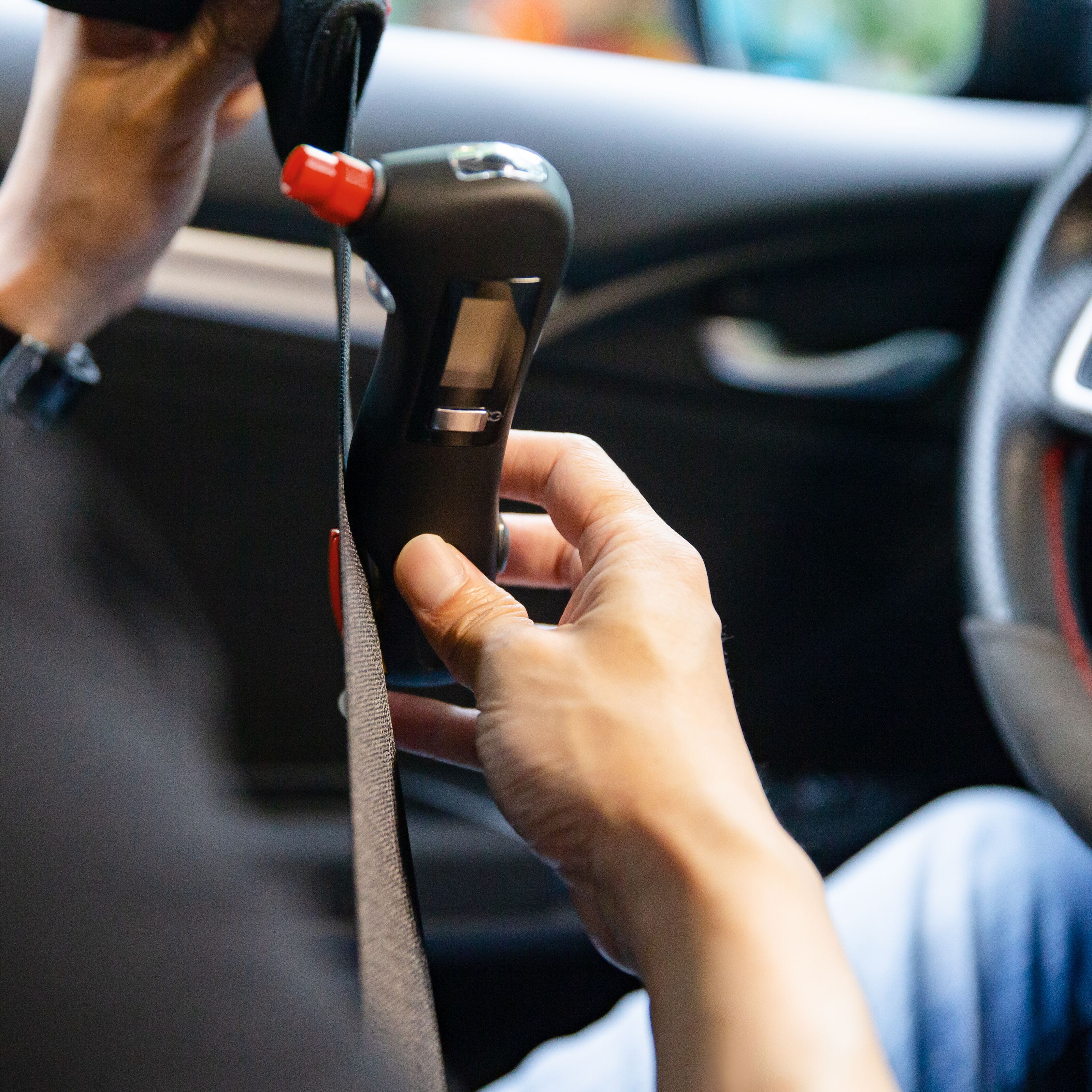 Luxorparts 4-i-1 Säkerhetsverktyg med däcktrycksmätare ...