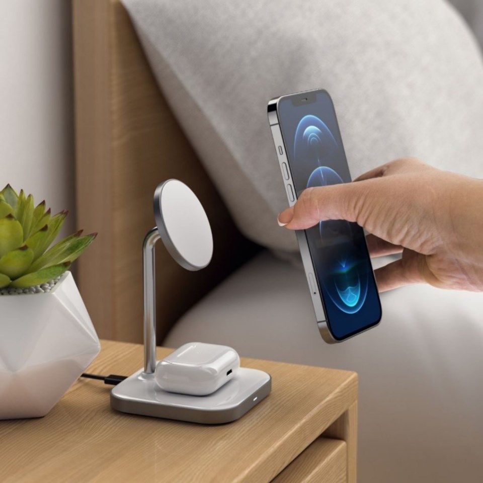 Satechi 2-in-1 Magnetic Wireless Charging Stand