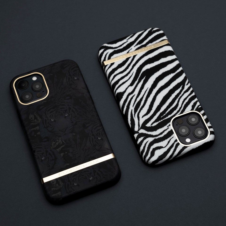 Richmond & Finch Black Tiger Mobildeksel for iPhone 12 og 12 Pro