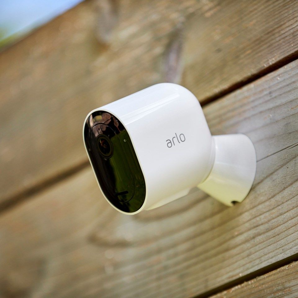 Arlo Pro 4 Spotlight overvåkingskamera 4-pk. Hvit