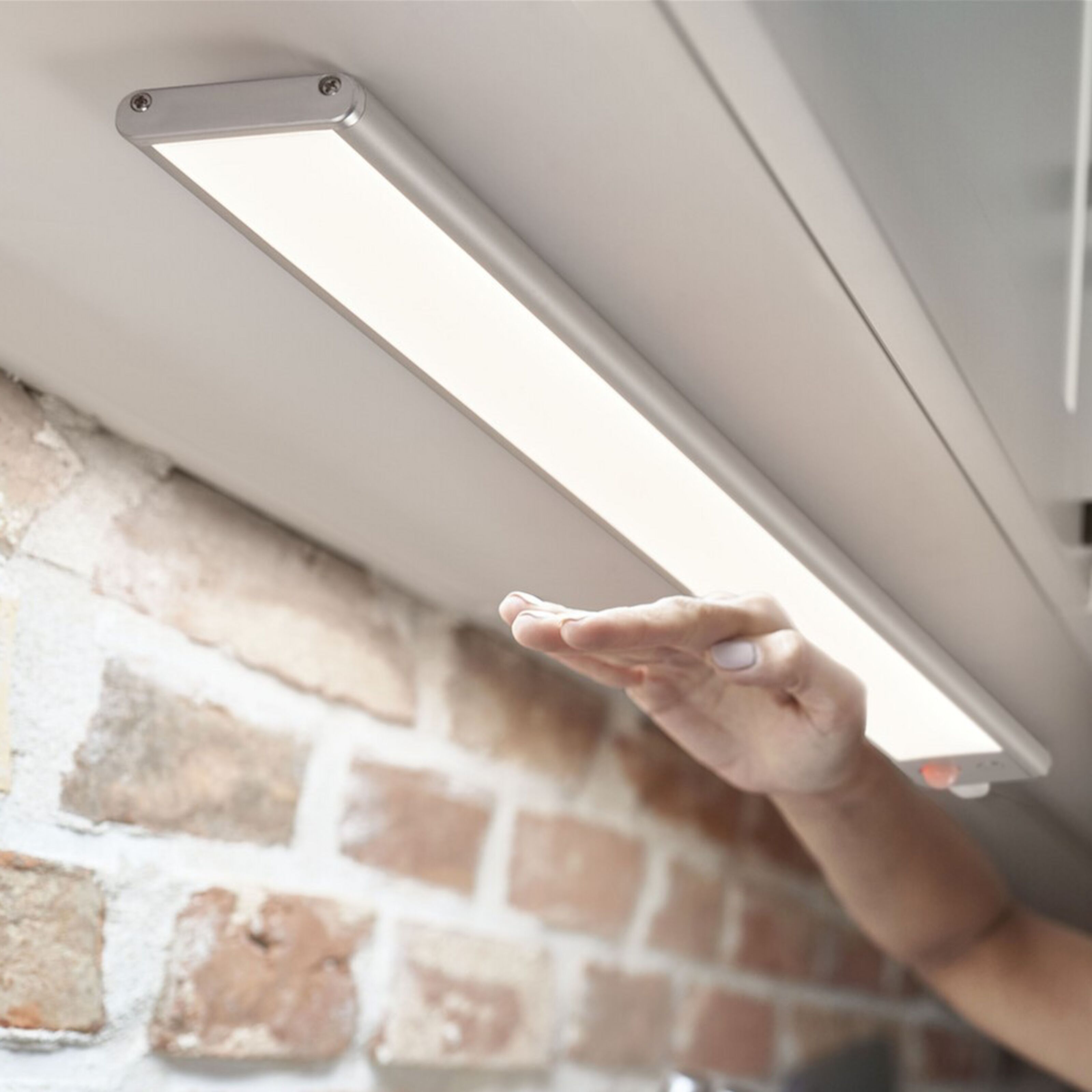 LEDVANCE Oppladbar LED-list med bevegelsessensor og skumringsrele - LED ...