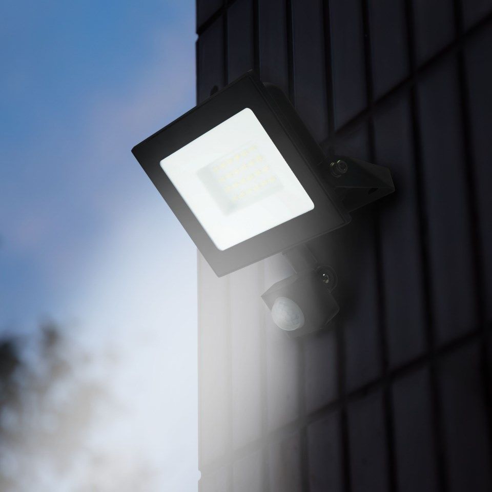 Luxorparts LED-lyskaster med bevegelsessensor 30 W (3380 lm)
